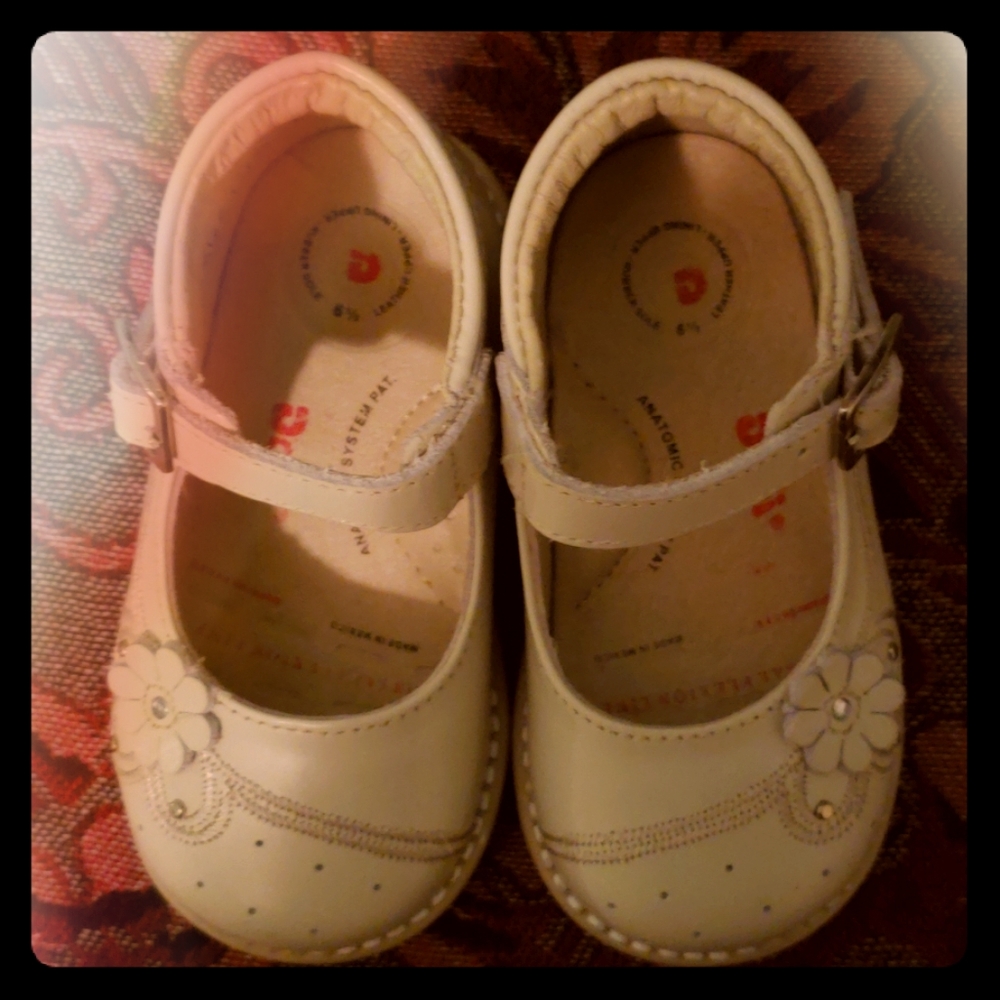 Little Girl Shoes Taupe in Color